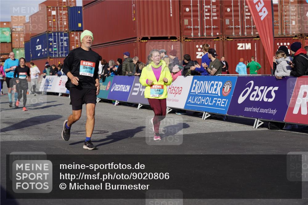 03.10.2025 - Köhlbrandbrückenlauf Michael Burmester http://msf.ph/oto/9020806 03.10.2025 10:21:44 Ziel 1049, 1467, 1740, 1976, 2016, 2022, 2097, 2235, 2298, 2309, 2524, 3570, 3694 meine-sportfotos.de