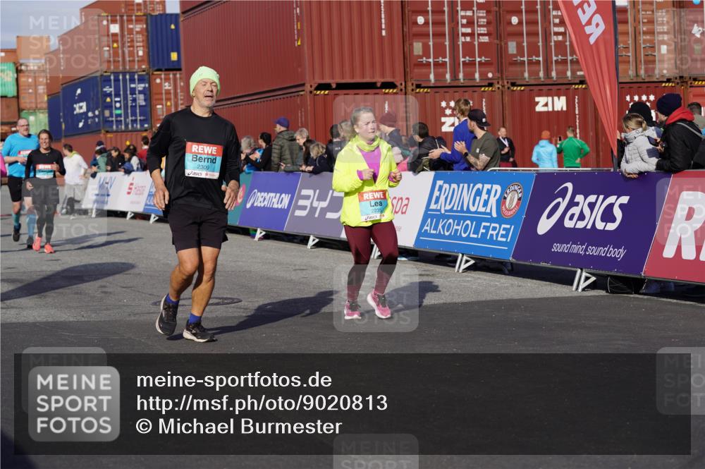 03.10.2025 - Köhlbrandbrückenlauf Michael Burmester http://msf.ph/oto/9020813 03.10.2025 10:21:44 Ziel 1049, 1467, 1740, 1976, 2016, 2022, 2097, 2235, 2298, 2309, 2524, 3570, 3694 meine-sportfotos.de