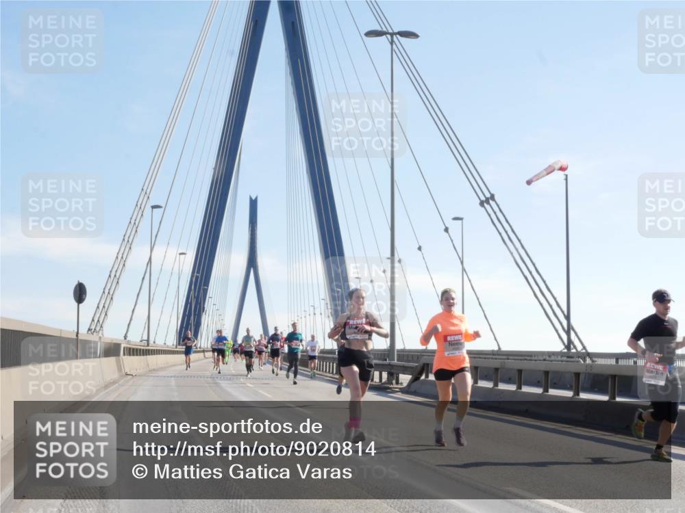 03.10.2025 - Köhlbrandbrückenlauf Matties Gatica Varas http://msf.ph/oto/9020814 03.10.2025 12:23:12 Position 1  meine-sportfotos.de