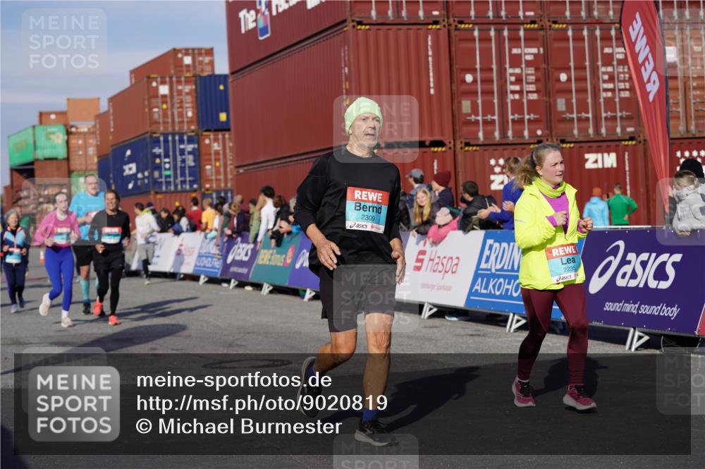 03.10.2025 - Köhlbrandbrückenlauf Michael Burmester http://msf.ph/oto/9020819 03.10.2025 10:21:45 Ziel 1049, 1467, 1740, 1976, 2016, 2022, 2097, 2235, 2298, 2309, 2414, 2524, 3570, 3660, 3661, 3662, 3693, 3694 meine-sportfotos.de