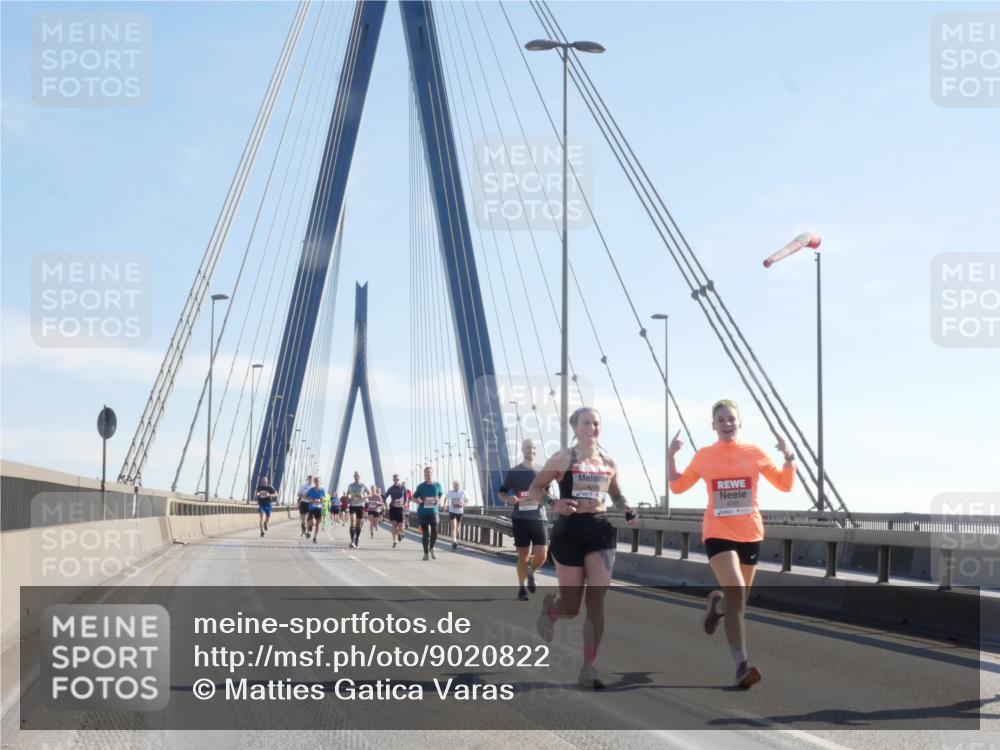 03.10.2025 - Köhlbrandbrückenlauf Matties Gatica Varas http://msf.ph/oto/9020822 03.10.2025 12:23:12 Position 1  meine-sportfotos.de