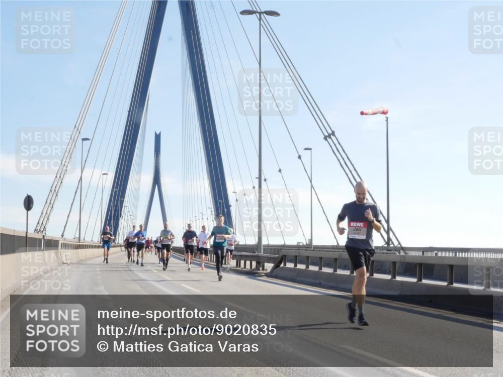 03.10.2025 - Köhlbrandbrückenlauf Matties Gatica Varas http://msf.ph/oto/9020835 03.10.2025 12:23:14 Position 1  meine-sportfotos.de