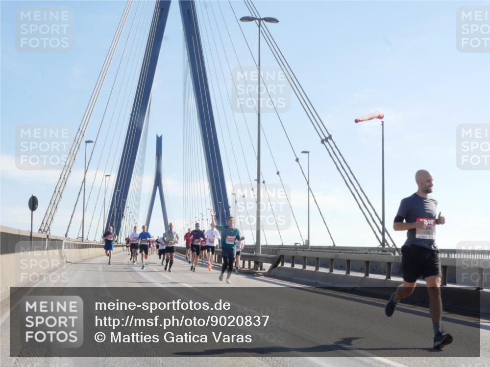 03.10.2025 - Köhlbrandbrückenlauf Matties Gatica Varas http://msf.ph/oto/9020837 03.10.2025 12:23:15 Position 1  meine-sportfotos.de