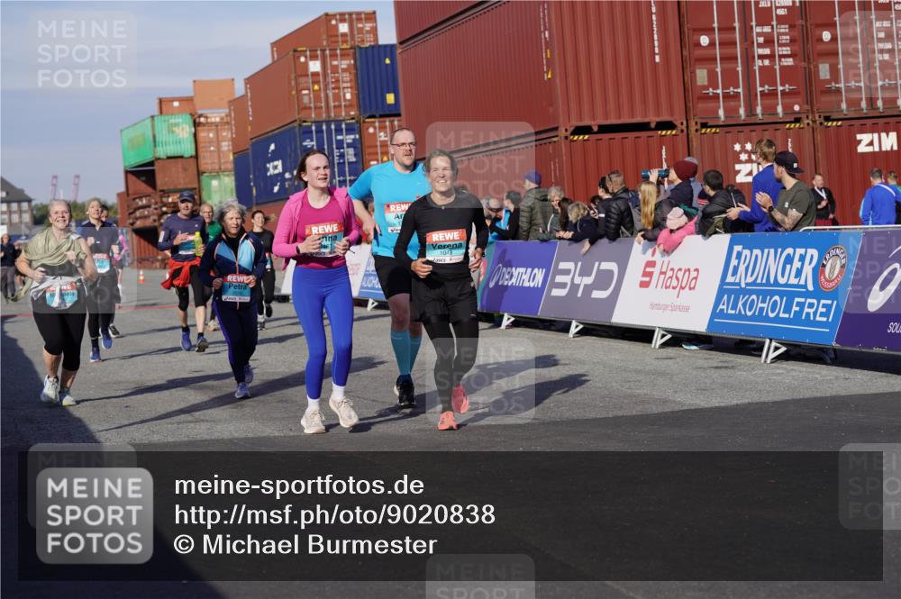 03.10.2025 - Köhlbrandbrückenlauf Michael Burmester http://msf.ph/oto/9020838 03.10.2025 10:21:47 Ziel 1049, 1467, 1740, 1976, 2022, 2235, 2298, 2309, 2414, 2524, 3570, 3660, 3661, 3662, 3693, 3694 meine-sportfotos.de