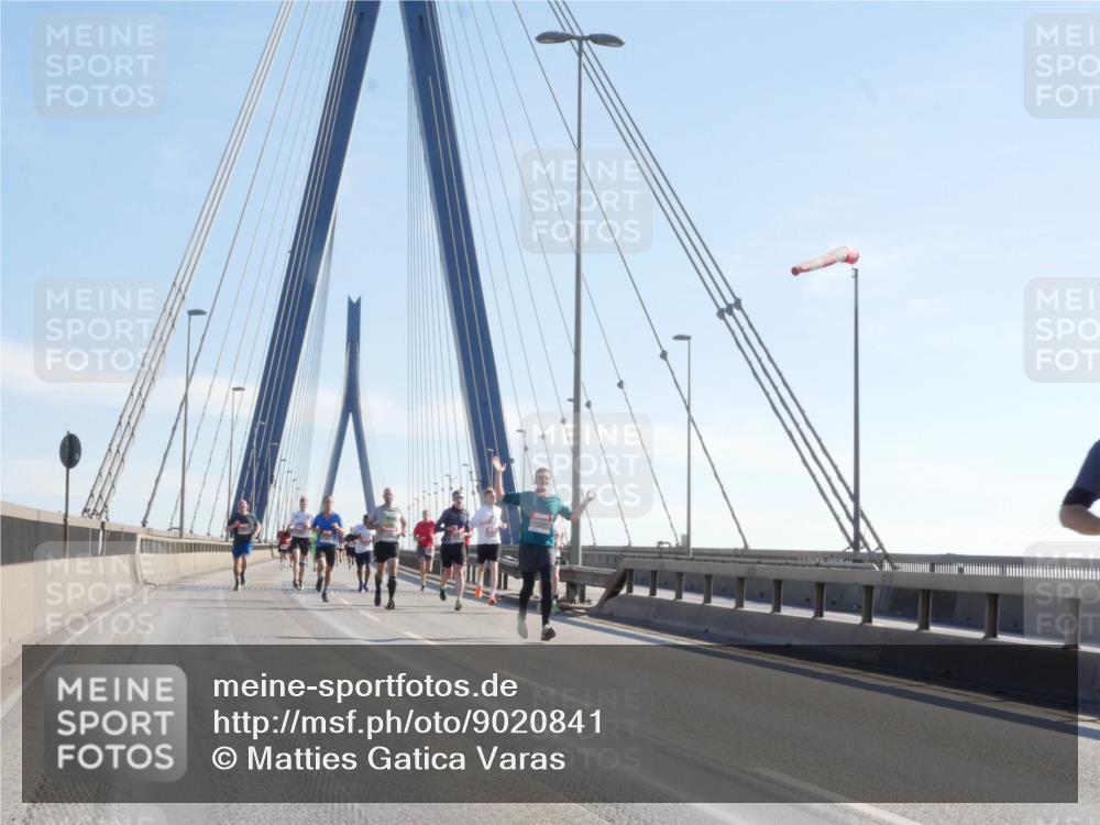 03.10.2025 - Köhlbrandbrückenlauf Matties Gatica Varas http://msf.ph/oto/9020841 03.10.2025 12:23:15 Position 1  meine-sportfotos.de