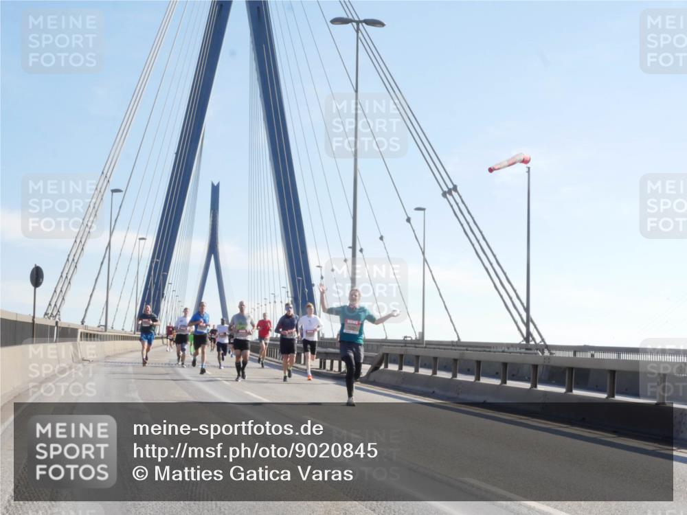03.10.2025 - Köhlbrandbrückenlauf Matties Gatica Varas http://msf.ph/oto/9020845 03.10.2025 12:23:16 Position 1  meine-sportfotos.de