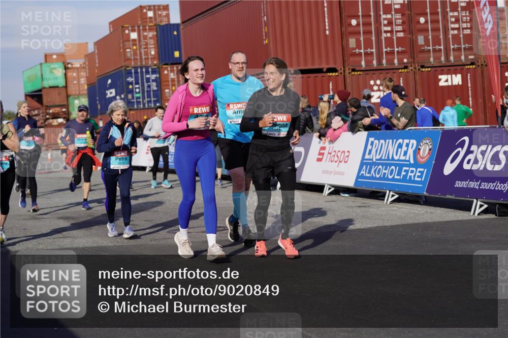 03.10.2025 - Köhlbrandbrückenlauf Michael Burmester http://msf.ph/oto/9020849 03.10.2025 10:21:48 Ziel 1049, 1467, 1740, 1976, 2022, 2235, 2298, 2414, 3570, 3660, 3661, 3662, 3693, 3694 meine-sportfotos.de