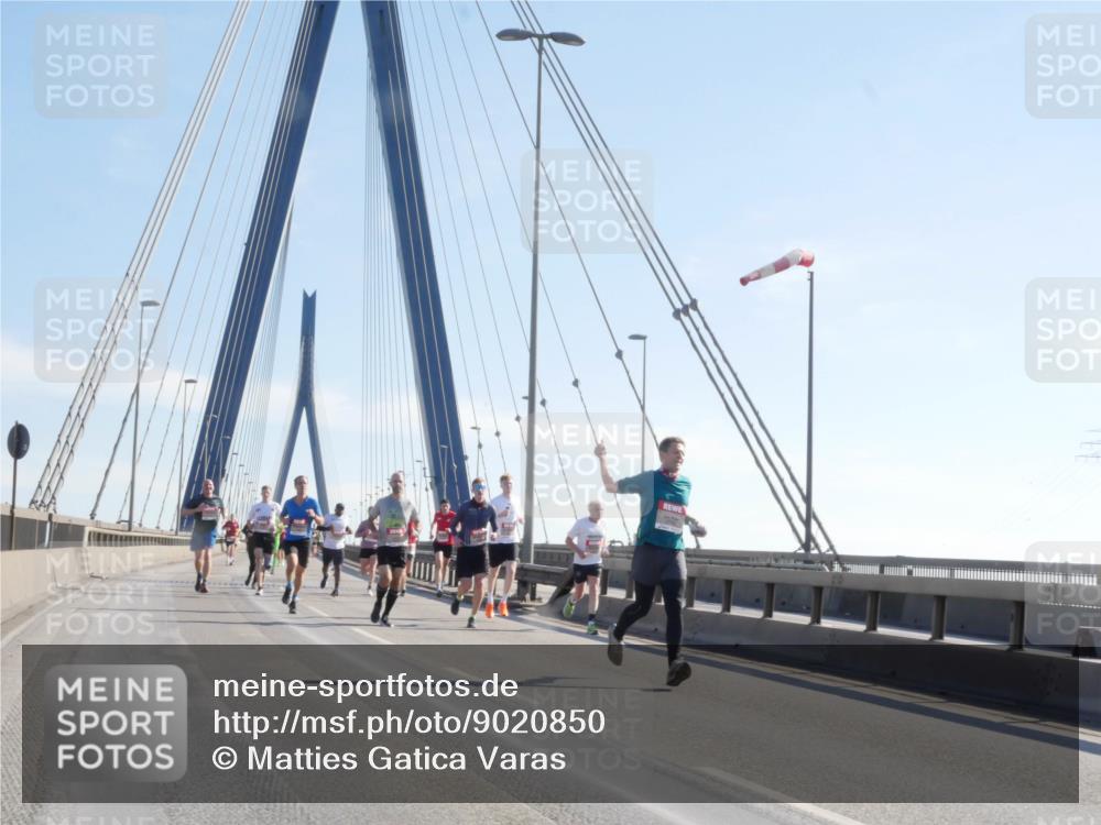 03.10.2025 - Köhlbrandbrückenlauf Matties Gatica Varas http://msf.ph/oto/9020850 03.10.2025 12:23:17 Position 1  meine-sportfotos.de