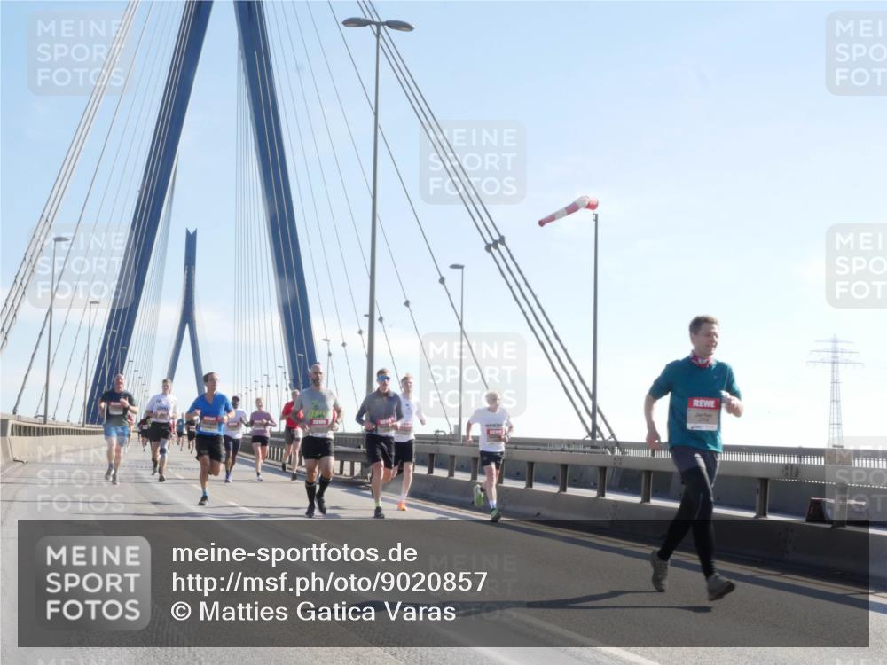 03.10.2025 - Köhlbrandbrückenlauf Matties Gatica Varas http://msf.ph/oto/9020857 03.10.2025 12:23:18 Position 1  meine-sportfotos.de