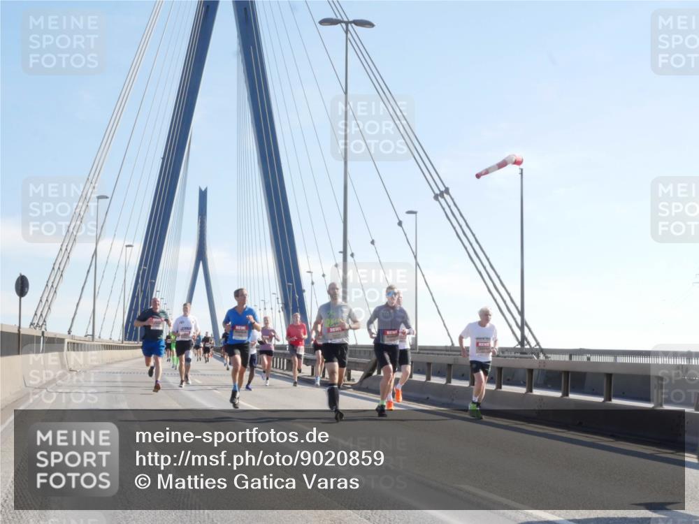 03.10.2025 - Köhlbrandbrückenlauf Matties Gatica Varas http://msf.ph/oto/9020859 03.10.2025 12:23:18 Position 1  meine-sportfotos.de