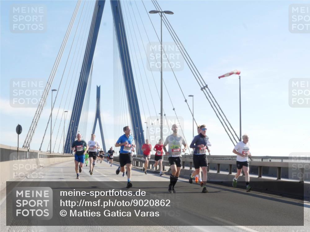 03.10.2025 - Köhlbrandbrückenlauf Matties Gatica Varas http://msf.ph/oto/9020862 03.10.2025 12:23:19 Position 1  meine-sportfotos.de