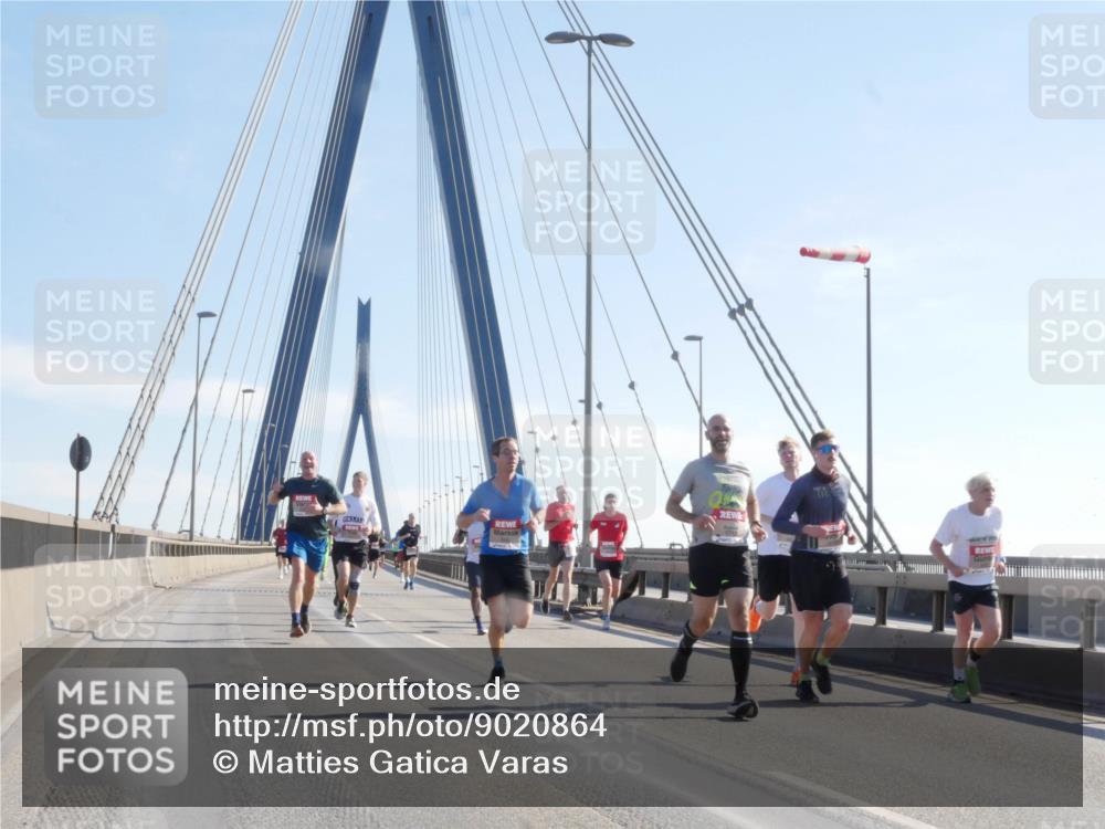 03.10.2025 - Köhlbrandbrückenlauf Matties Gatica Varas http://msf.ph/oto/9020864 03.10.2025 12:23:19 Position 1  meine-sportfotos.de