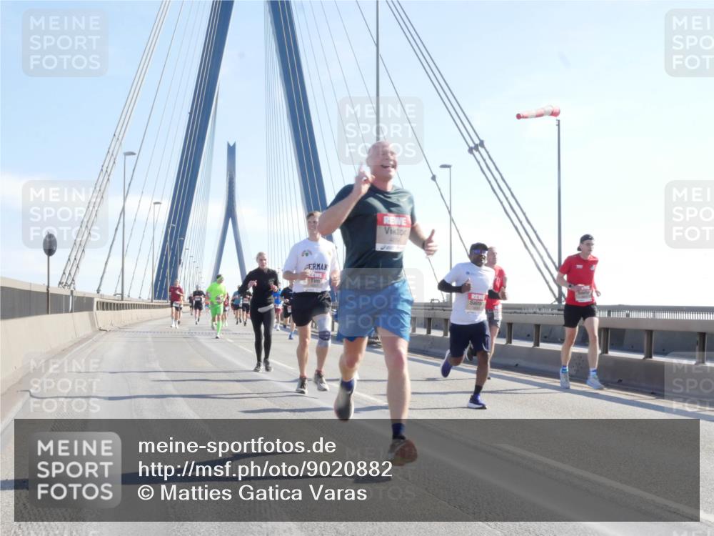 03.10.2025 - Köhlbrandbrückenlauf Matties Gatica Varas http://msf.ph/oto/9020882 03.10.2025 12:23:22 Position 1  meine-sportfotos.de