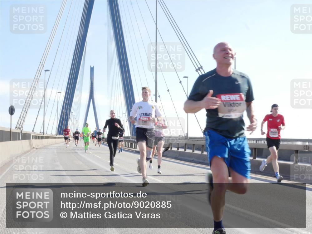 03.10.2025 - Köhlbrandbrückenlauf Matties Gatica Varas http://msf.ph/oto/9020885 03.10.2025 12:23:22 Position 1  meine-sportfotos.de