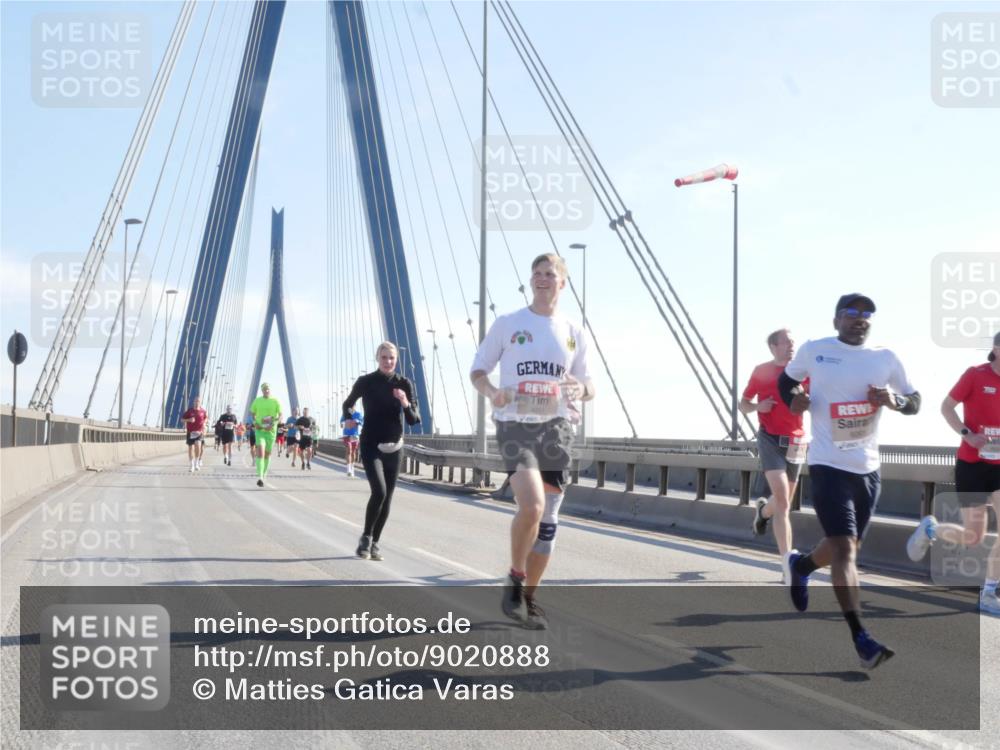 03.10.2025 - Köhlbrandbrückenlauf Matties Gatica Varas http://msf.ph/oto/9020888 03.10.2025 12:23:23 Position 1 4251, 6081 meine-sportfotos.de