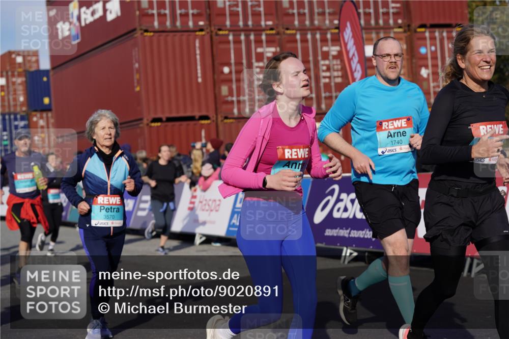 03.10.2025 - Köhlbrandbrückenlauf Michael Burmester http://msf.ph/oto/9020891 03.10.2025 10:21:50 Ziel 1049, 1467, 1740, 1976, 1977, 2022, 2065, 2114, 2298, 2414, 3114, 3570, 3660, 3661, 3662, 3693, 3694 meine-sportfotos.de