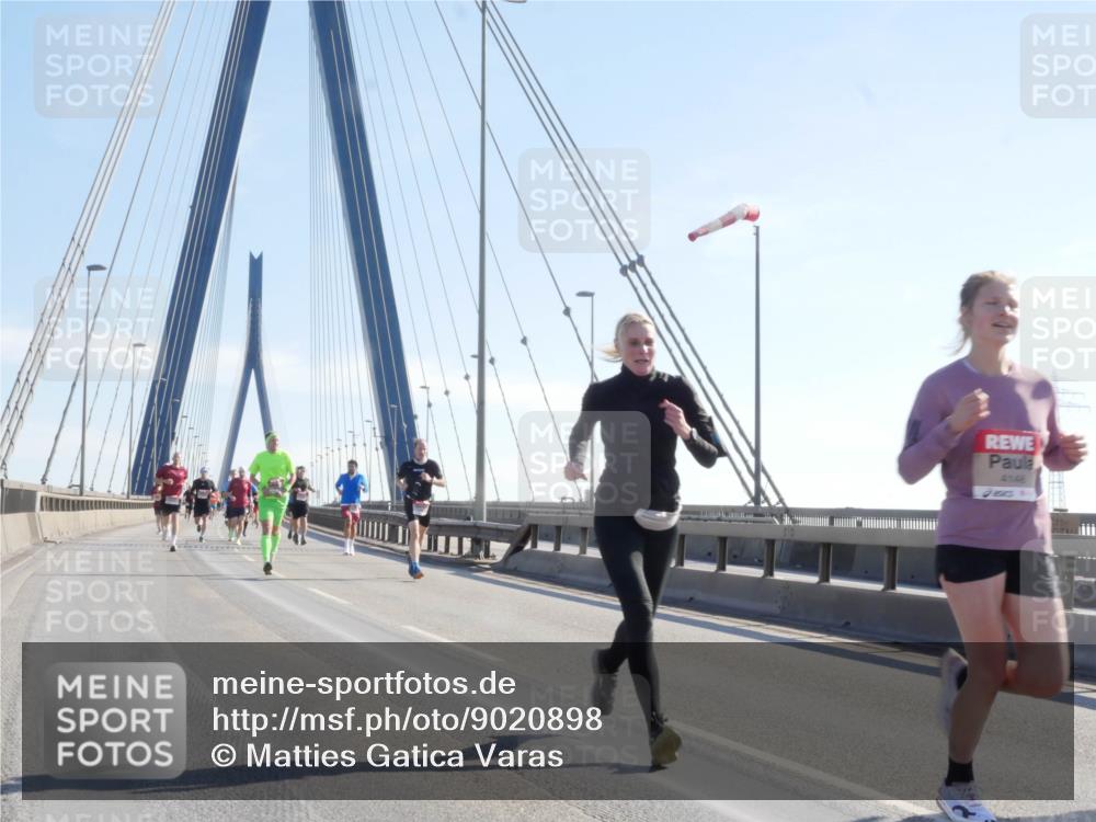 03.10.2025 - Köhlbrandbrückenlauf Matties Gatica Varas http://msf.ph/oto/9020898 03.10.2025 12:23:24 Position 1 4148 meine-sportfotos.de