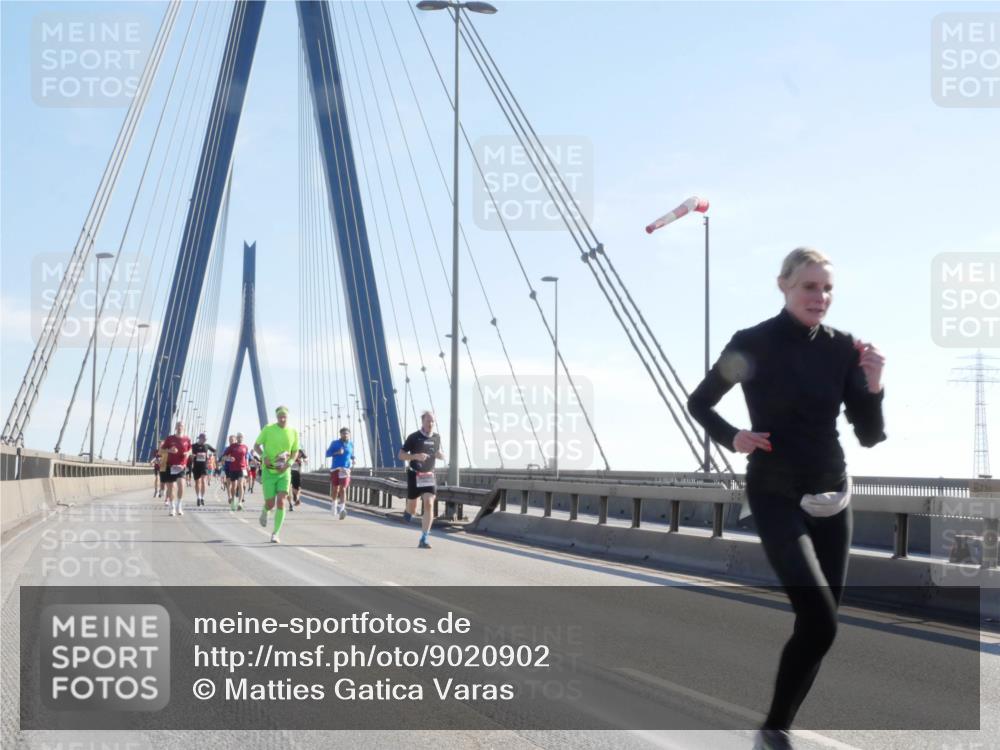 03.10.2025 - Köhlbrandbrückenlauf Matties Gatica Varas http://msf.ph/oto/9020902 03.10.2025 12:23:25 Position 1  meine-sportfotos.de