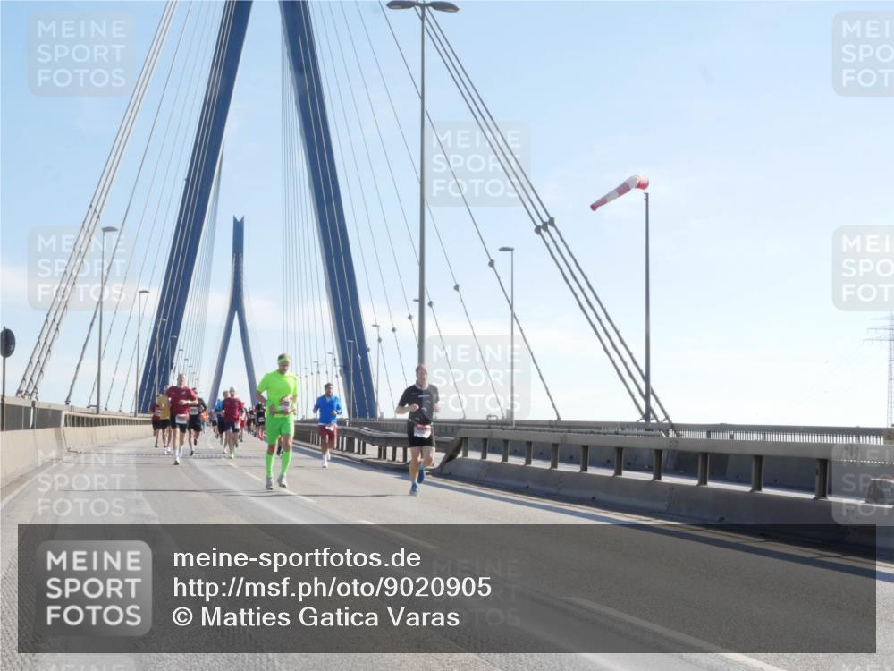 03.10.2025 - Köhlbrandbrückenlauf Matties Gatica Varas http://msf.ph/oto/9020905 03.10.2025 12:23:25 Position 1  meine-sportfotos.de
