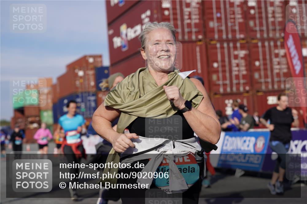 03.10.2025 - Köhlbrandbrückenlauf Michael Burmester http://msf.ph/oto/9020906 03.10.2025 10:21:51 Ziel 1049, 1467, 1740, 1976, 1977, 2022, 2065, 2114, 2298, 2327, 2414, 3114, 3570, 3660, 3661, 3662, 3693, 3694 meine-sportfotos.de