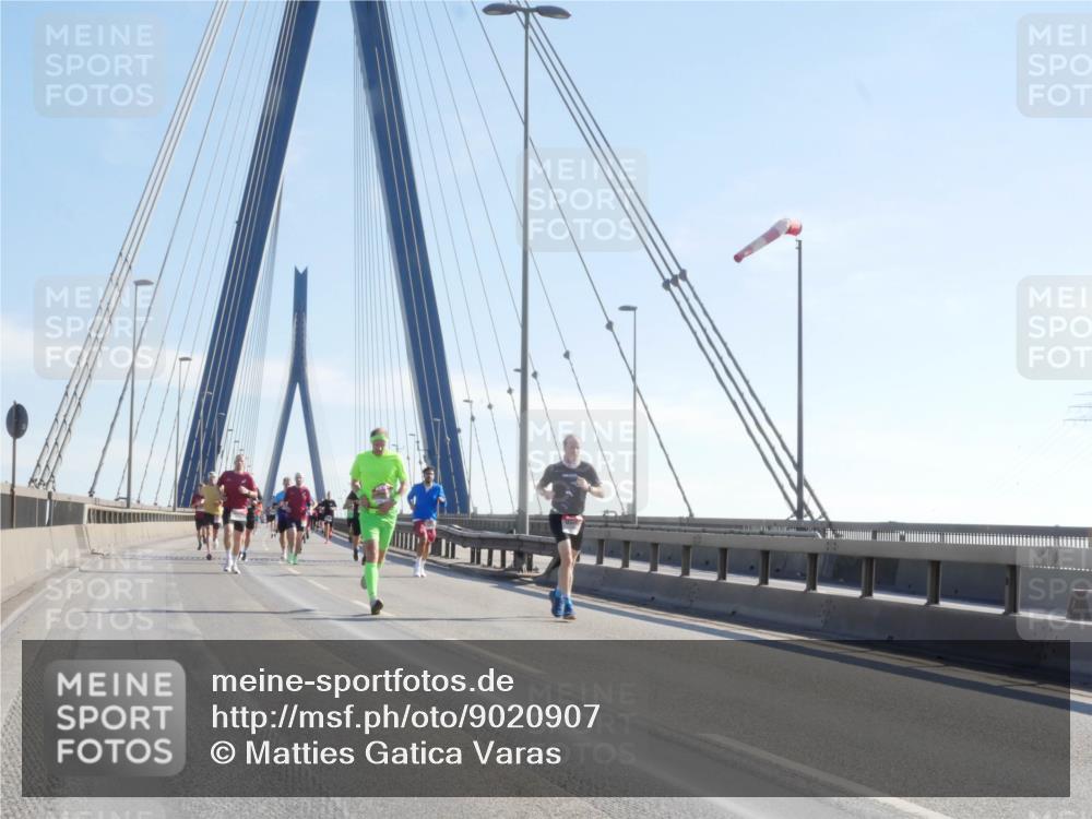 03.10.2025 - Köhlbrandbrückenlauf Matties Gatica Varas http://msf.ph/oto/9020907 03.10.2025 12:23:26 Position 1  meine-sportfotos.de