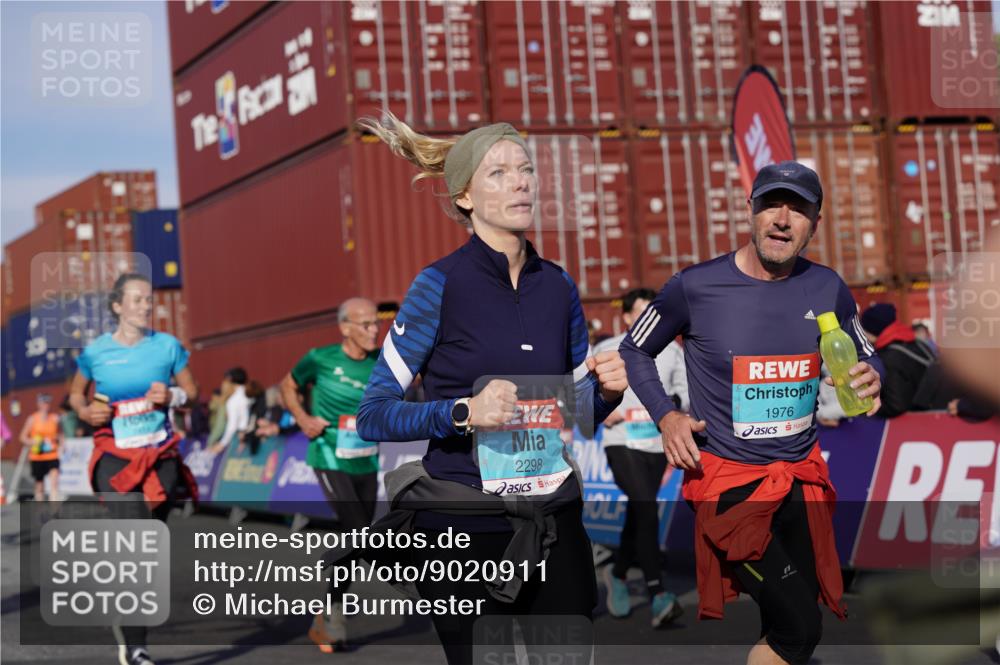 03.10.2025 - Köhlbrandbrückenlauf Michael Burmester http://msf.ph/oto/9020911 03.10.2025 10:21:52 Ziel 1740, 1976, 1977, 2022, 2065, 2114, 2298, 2327, 2414, 3114, 3570, 3660, 3661, 3662, 3693, 3694 meine-sportfotos.de