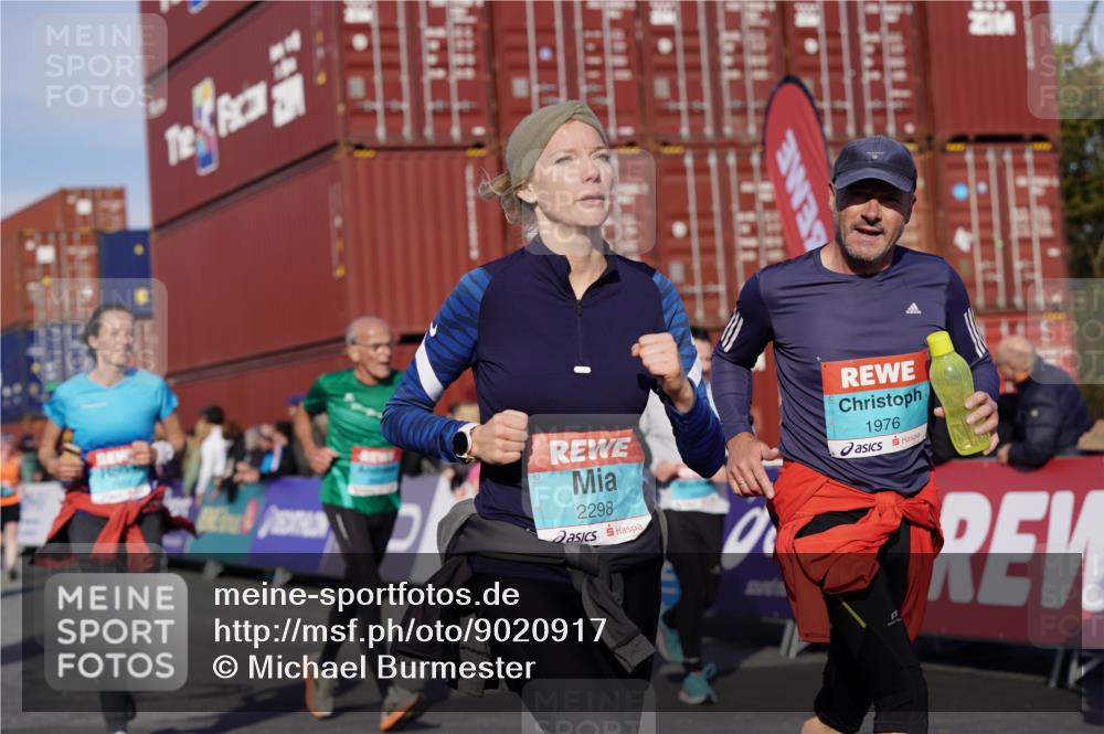 03.10.2025 - Köhlbrandbrückenlauf Michael Burmester http://msf.ph/oto/9020917 03.10.2025 10:21:52 Ziel 1740, 1976, 1977, 2022, 2065, 2114, 2298, 2327, 2414, 3114, 3570, 3660, 3661, 3662, 3693, 3694 meine-sportfotos.de