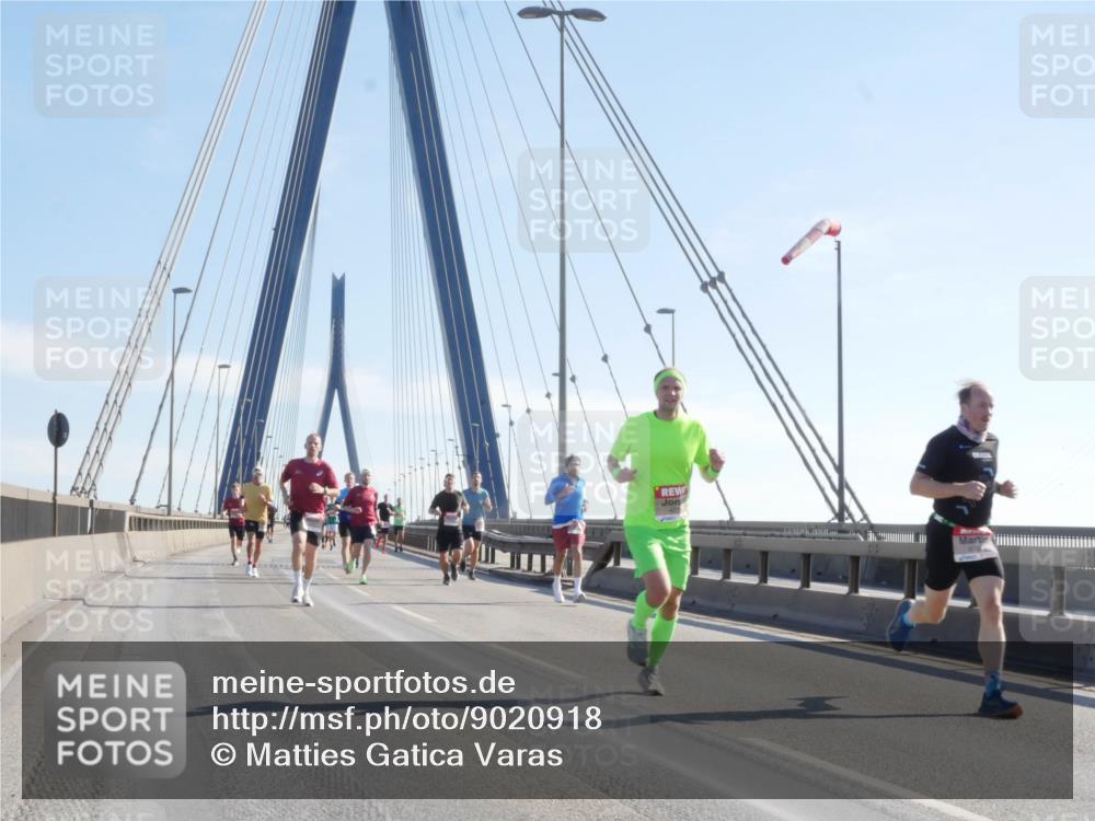 03.10.2025 - Köhlbrandbrückenlauf Matties Gatica Varas http://msf.ph/oto/9020918 03.10.2025 12:23:28 Position 1  meine-sportfotos.de