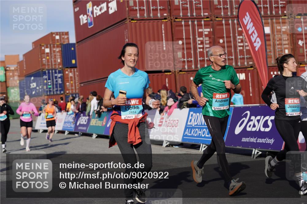 03.10.2025 - Köhlbrandbrückenlauf Michael Burmester http://msf.ph/oto/9020922 03.10.2025 10:21:53 Ziel 1669, 1976, 1977, 2065, 2114, 2298, 2327, 2414, 3114, 3509, 3660, 3661, 3662, 3693, 3694 meine-sportfotos.de