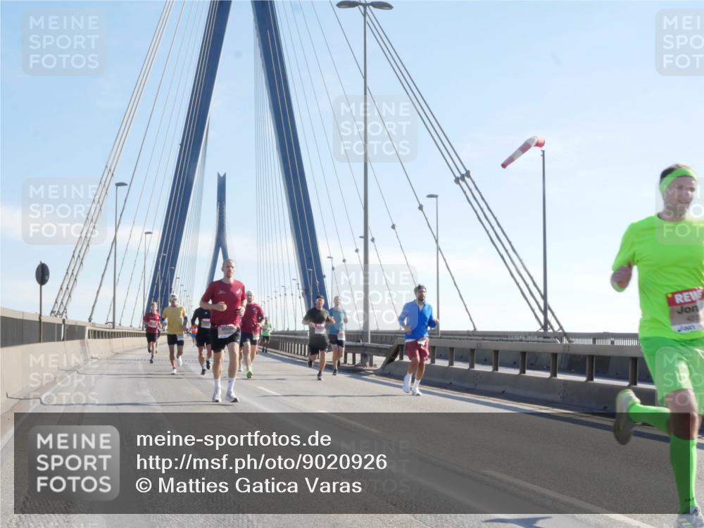 03.10.2025 - Köhlbrandbrückenlauf Matties Gatica Varas http://msf.ph/oto/9020926 03.10.2025 12:23:29 Position 1  meine-sportfotos.de