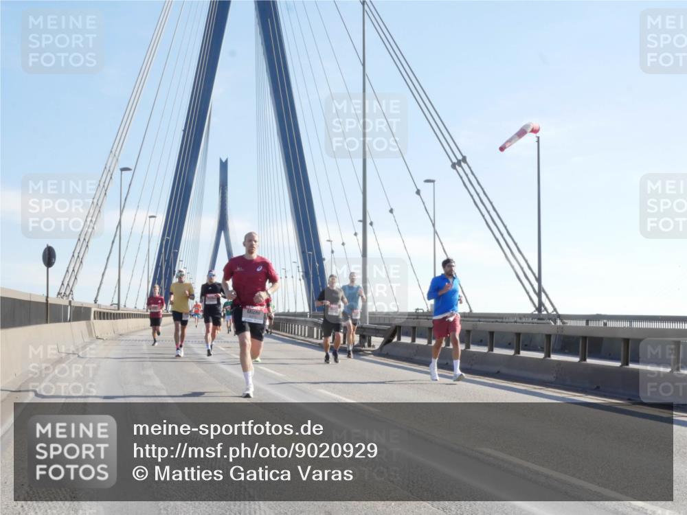 03.10.2025 - Köhlbrandbrückenlauf Matties Gatica Varas http://msf.ph/oto/9020929 03.10.2025 12:23:29 Position 1  meine-sportfotos.de