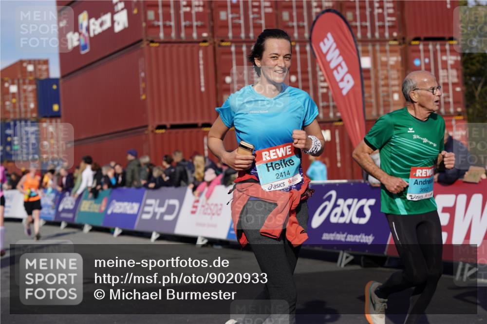 03.10.2025 - Köhlbrandbrückenlauf Michael Burmester http://msf.ph/oto/9020933 03.10.2025 10:21:53 Ziel 1669, 1976, 1977, 2065, 2114, 2298, 2327, 2414, 3114, 3509, 3660, 3661, 3662, 3693, 3694 meine-sportfotos.de