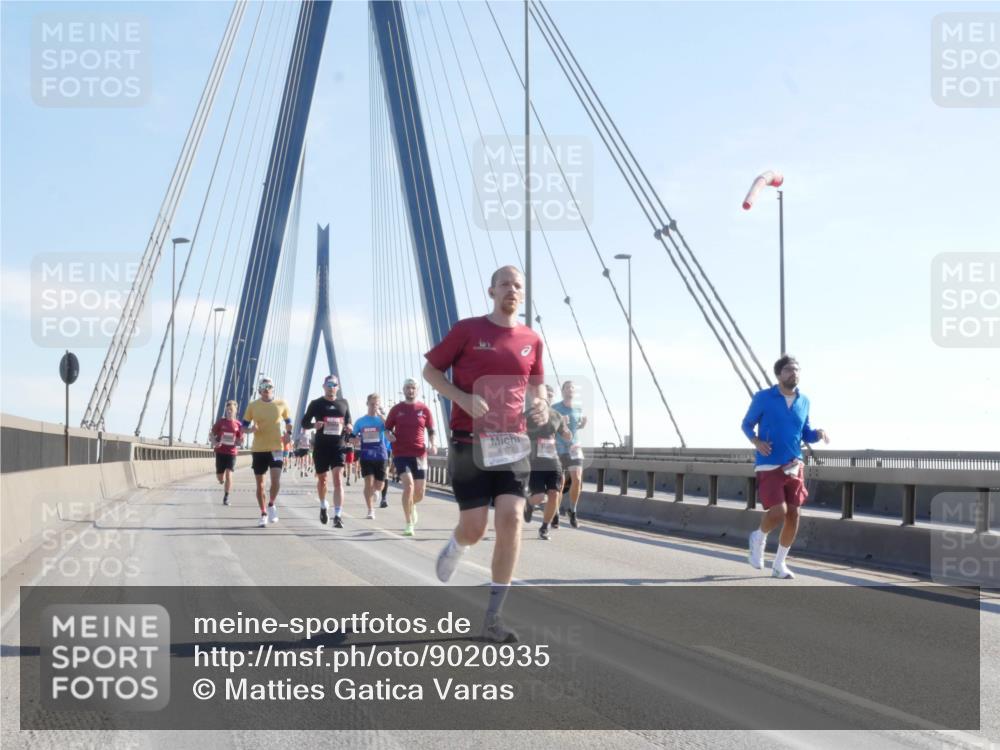 03.10.2025 - Köhlbrandbrückenlauf Matties Gatica Varas http://msf.ph/oto/9020935 03.10.2025 12:23:30 Position 1  meine-sportfotos.de