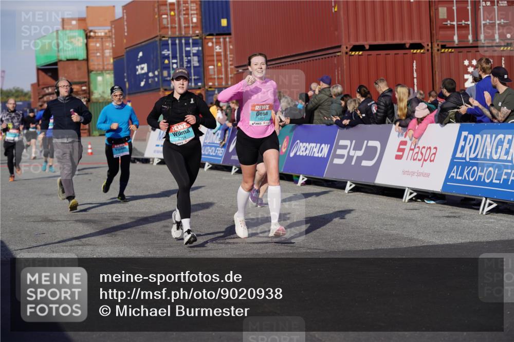 03.10.2025 - Köhlbrandbrückenlauf Michael Burmester http://msf.ph/oto/9020938 03.10.2025 10:21:55 Ziel 1669, 1976, 1977, 2065, 2114, 2298, 2327, 2414, 3114, 3509, 3660, 3661, 3662, 3693, 3694 meine-sportfotos.de