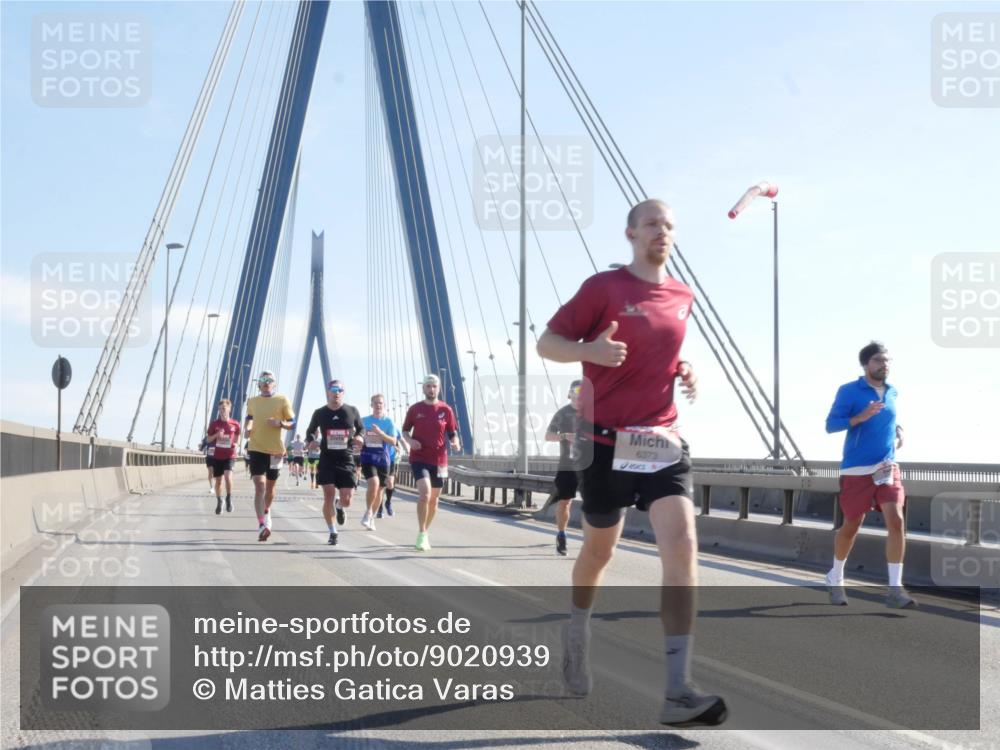 03.10.2025 - Köhlbrandbrückenlauf Matties Gatica Varas http://msf.ph/oto/9020939 03.10.2025 12:23:31 Position 1 6373 meine-sportfotos.de