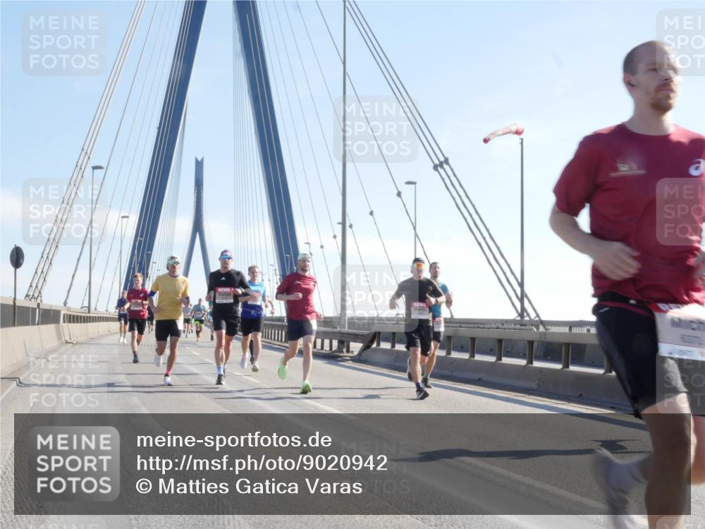 03.10.2025 - Köhlbrandbrückenlauf Matties Gatica Varas http://msf.ph/oto/9020942 03.10.2025 12:23:31 Position 1  meine-sportfotos.de