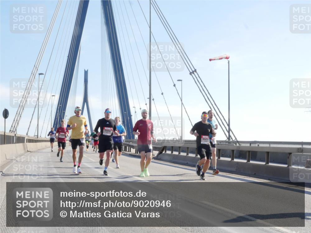 03.10.2025 - Köhlbrandbrückenlauf Matties Gatica Varas http://msf.ph/oto/9020946 03.10.2025 12:23:32 Position 1  meine-sportfotos.de