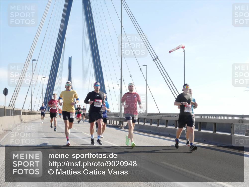 03.10.2025 - Köhlbrandbrückenlauf Matties Gatica Varas http://msf.ph/oto/9020948 03.10.2025 12:23:32 Position 1  meine-sportfotos.de