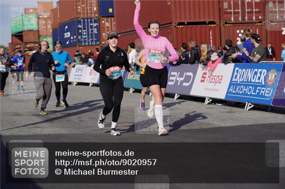 03.10.2025 - Köhlbrandbrückenlauf Michael Burmester http://msf.ph/oto/9020957 03.10.2025 10:21:55 Ziel 1669, 1976, 1977, 2065, 2114, 2298, 2327, 2414, 3114, 3509, 3660, 3661, 3662, 3693, 3694 meine-sportfotos.de