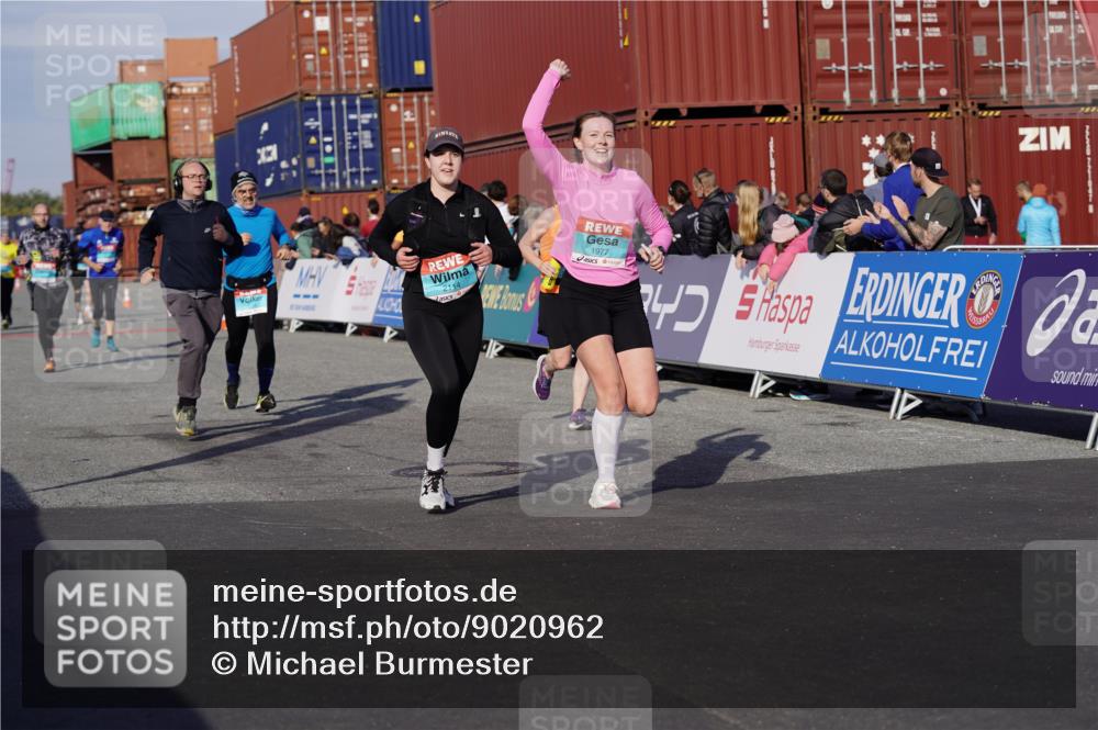 03.10.2025 - Köhlbrandbrückenlauf Michael Burmester http://msf.ph/oto/9020962 03.10.2025 10:21:55 Ziel 1669, 1976, 1977, 2065, 2114, 2298, 2327, 2414, 3114, 3509, 3660, 3661, 3662, 3693, 3694 meine-sportfotos.de