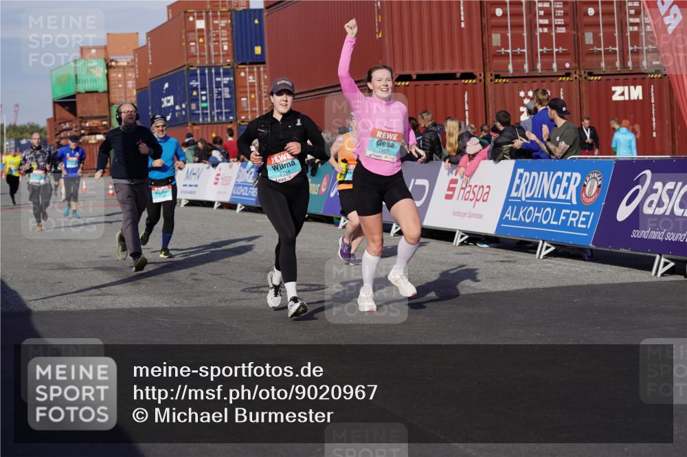 03.10.2025 - Köhlbrandbrückenlauf Michael Burmester http://msf.ph/oto/9020967 03.10.2025 10:21:55 Ziel 1669, 1976, 1977, 2065, 2114, 2298, 2327, 2414, 3114, 3509, 3660, 3661, 3662, 3693, 3694 meine-sportfotos.de