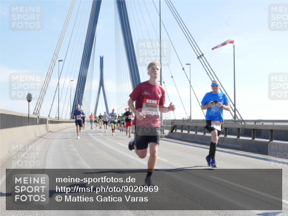 03.10.2025 - Köhlbrandbrückenlauf Matties Gatica Varas http://msf.ph/oto/9020969 03.10.2025 12:23:35 Position 1 5926 meine-sportfotos.de