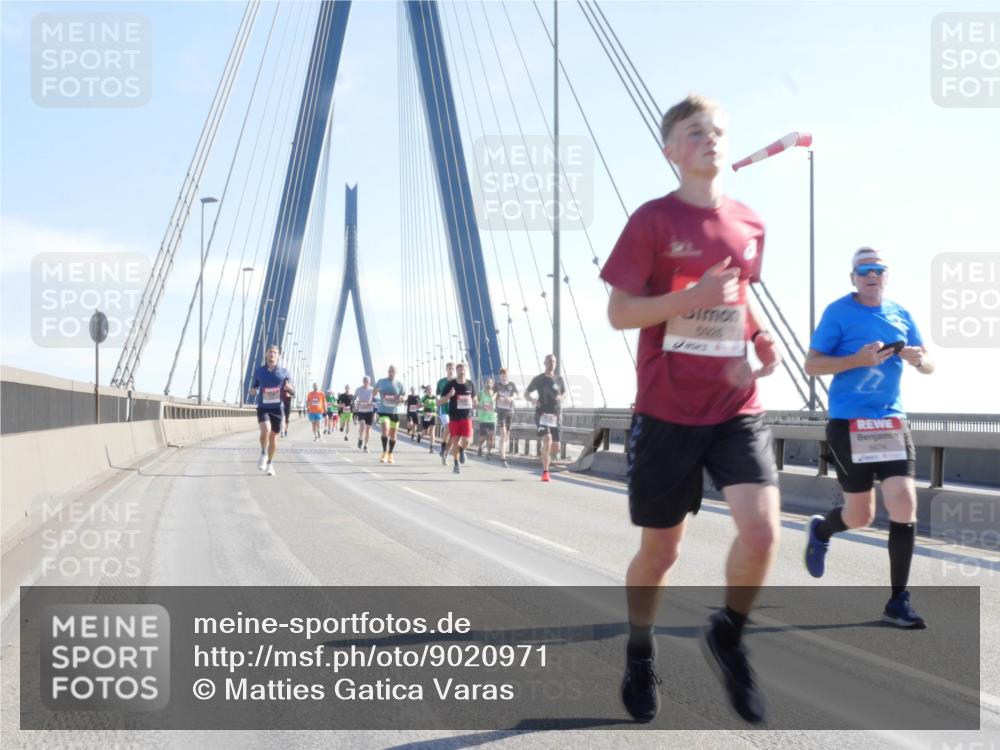 03.10.2025 - Köhlbrandbrückenlauf Matties Gatica Varas http://msf.ph/oto/9020971 03.10.2025 12:23:36 Position 1 5544 meine-sportfotos.de