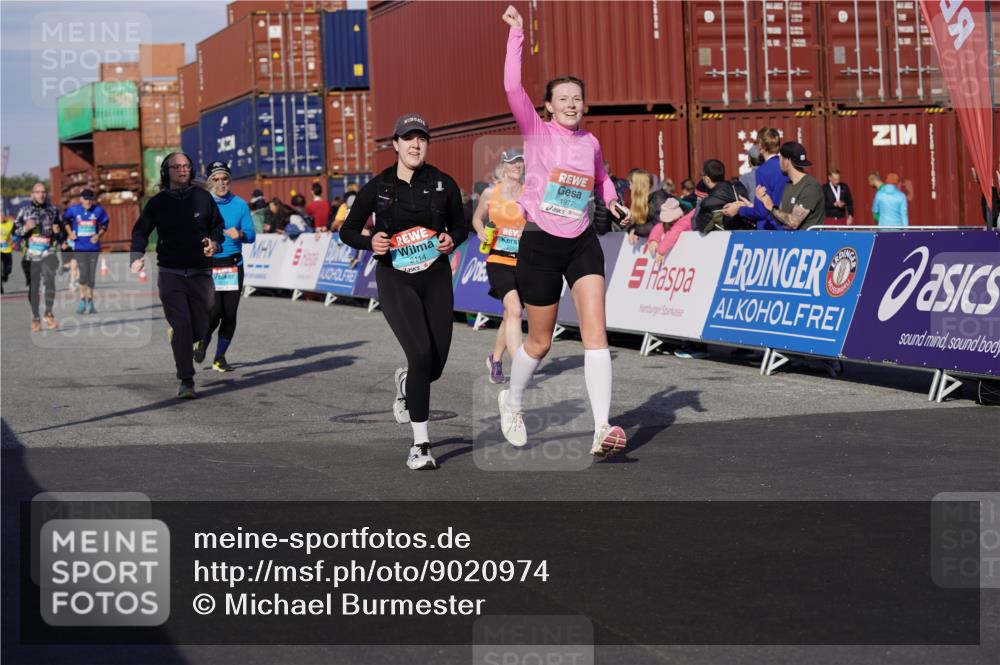 03.10.2025 - Köhlbrandbrückenlauf Michael Burmester http://msf.ph/oto/9020974 03.10.2025 10:21:56 Ziel 1669, 1976, 1977, 2065, 2114, 2298, 2327, 2414, 3114, 3509, 3660, 3661, 3662, 3693, 3694 meine-sportfotos.de