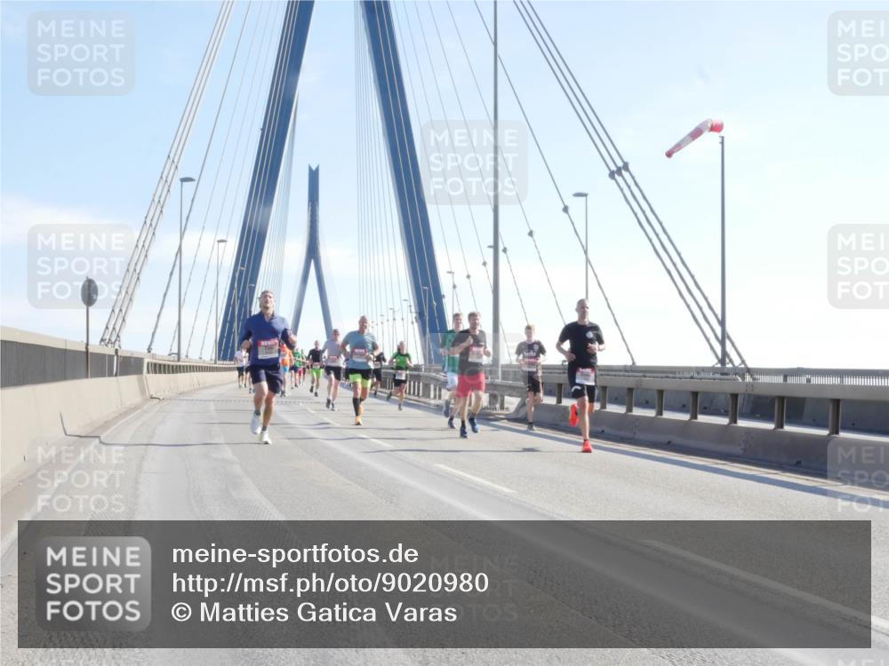 03.10.2025 - Köhlbrandbrückenlauf Matties Gatica Varas http://msf.ph/oto/9020980 03.10.2025 12:23:37 Position 1  meine-sportfotos.de