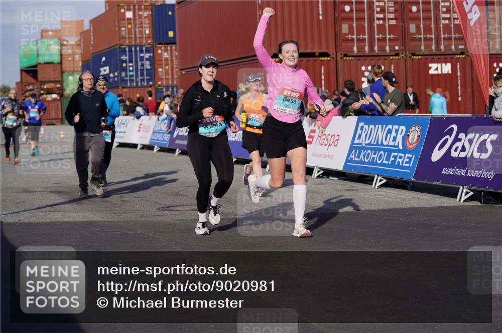 03.10.2025 - Köhlbrandbrückenlauf Michael Burmester http://msf.ph/oto/9020981 03.10.2025 10:21:56 Ziel 1669, 1976, 1977, 2065, 2114, 2298, 2327, 2414, 3114, 3509, 3660, 3661, 3662, 3693, 3694 meine-sportfotos.de