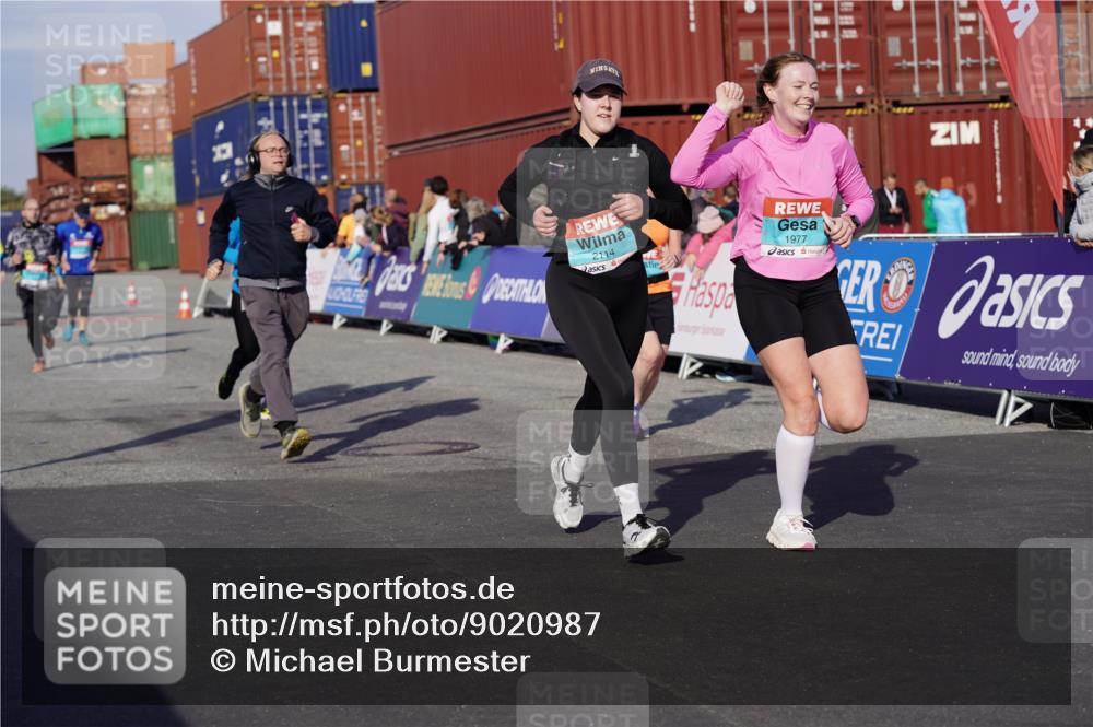 03.10.2025 - Köhlbrandbrückenlauf Michael Burmester http://msf.ph/oto/9020987 03.10.2025 10:21:56 Ziel 1669, 1976, 1977, 2065, 2114, 2298, 2327, 2414, 3114, 3509, 3660, 3661, 3662, 3693, 3694 meine-sportfotos.de