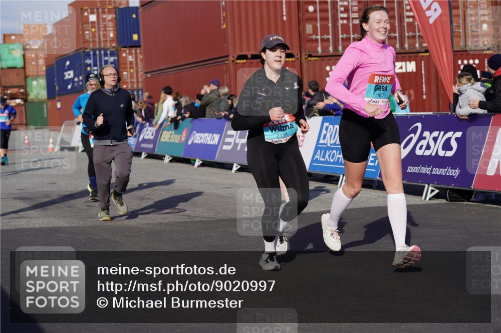 03.10.2025 - Köhlbrandbrückenlauf Michael Burmester http://msf.ph/oto/9020997 03.10.2025 10:21:56 Ziel 1669, 1976, 1977, 2065, 2114, 2298, 2327, 2414, 3114, 3509, 3660, 3661, 3662, 3693, 3694 meine-sportfotos.de
