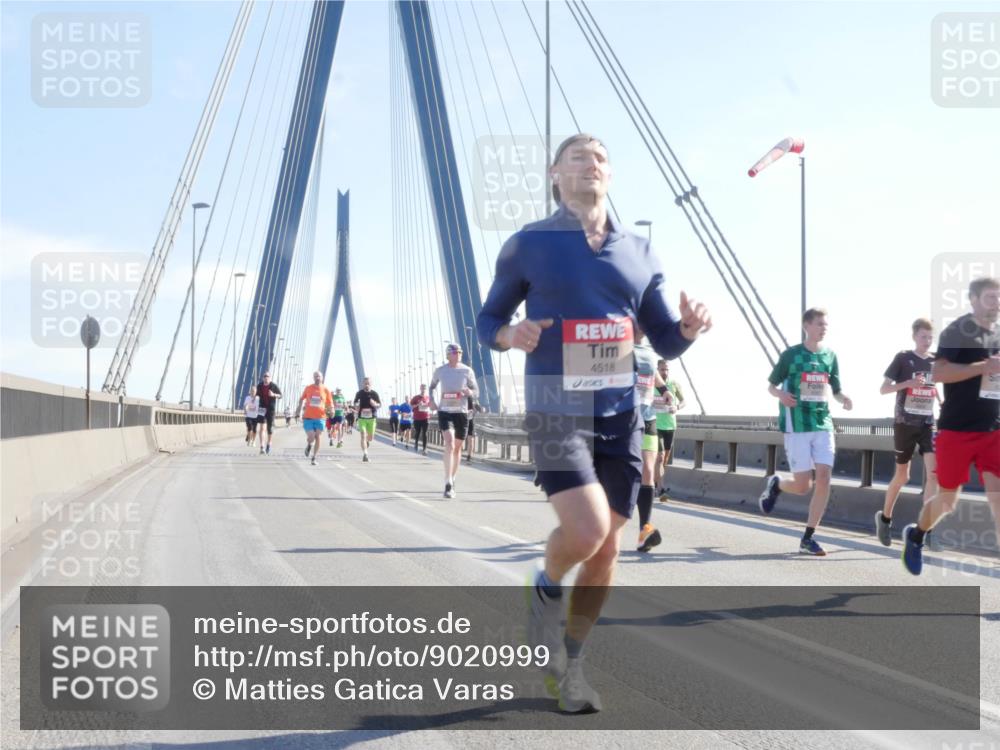 03.10.2025 - Köhlbrandbrückenlauf Matties Gatica Varas http://msf.ph/oto/9020999 03.10.2025 12:23:40 Position 1 4518 meine-sportfotos.de