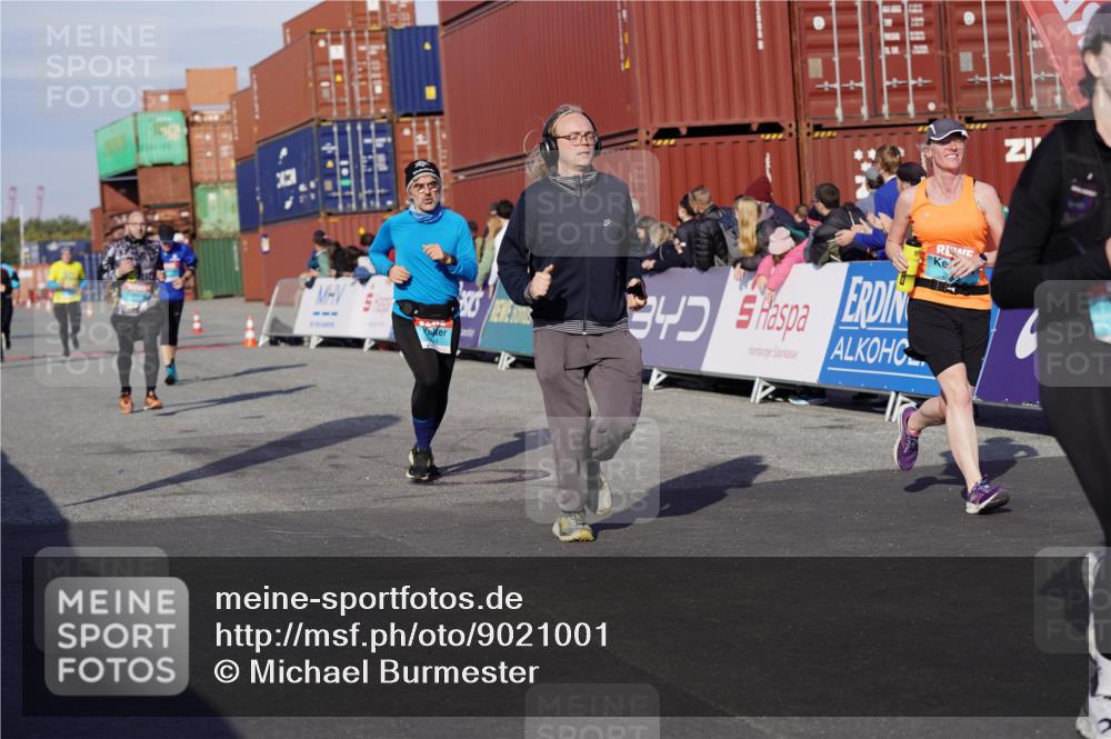 03.10.2025 - Köhlbrandbrückenlauf Michael Burmester http://msf.ph/oto/9021001 03.10.2025 10:21:57 Ziel 1669, 1977, 2065, 2114, 2327, 2414, 3114, 3509, 3660, 3661, 3662, 3693, 3777 meine-sportfotos.de